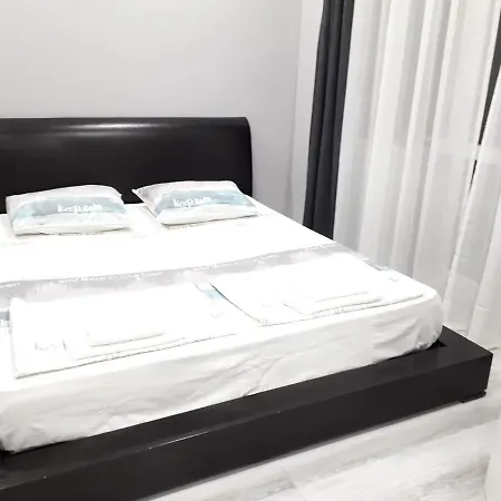 Central Point Apartment *